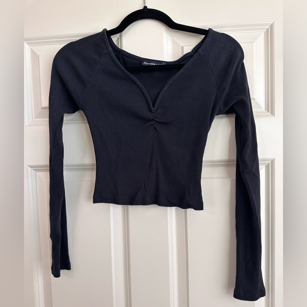 Size xs dark blue Abercrombie and fitch long sleeve v neck